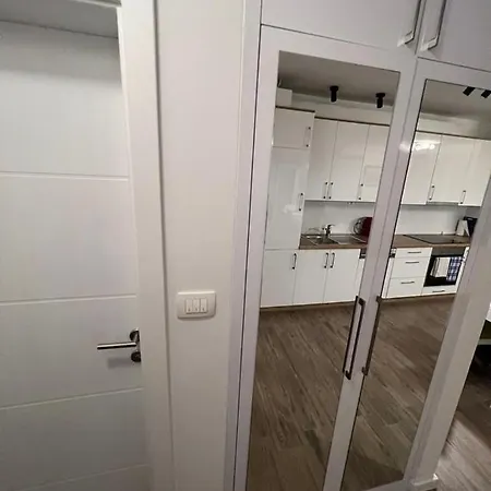 Sun Apartment *